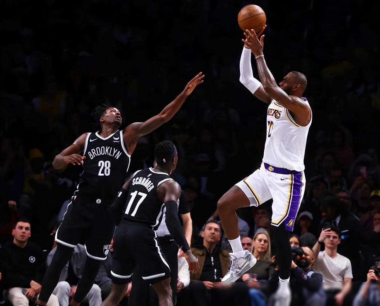 九游官方平台-关于出色发挥引发热议！，詹姆斯在塞尔维亚队比赛中领先优势明显比赛高潮迭起的信息